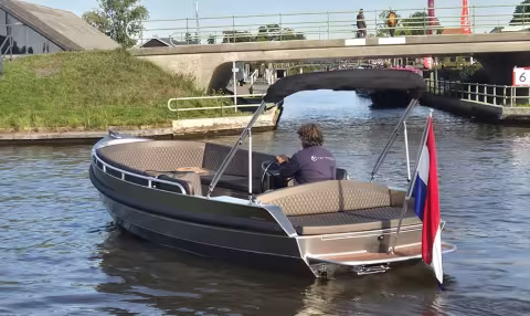 Van Vossen E-Tender 690